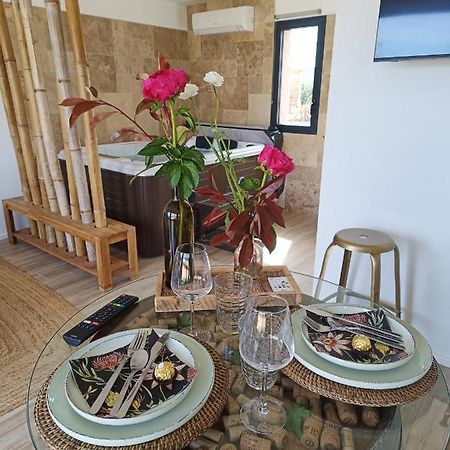 Le Pavillon Des Pivoines Bed & Breakfast อิแยร์ ภายนอก รูปภาพ