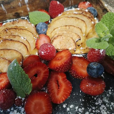 Le Pavillon Des Pivoines Bed & Breakfast อิแยร์ ภายนอก รูปภาพ