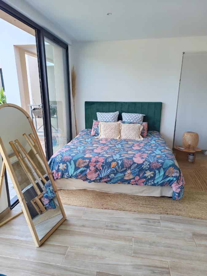 Le Pavillon Des Pivoines Bed & Breakfast อิแยร์ ภายนอก รูปภาพ
