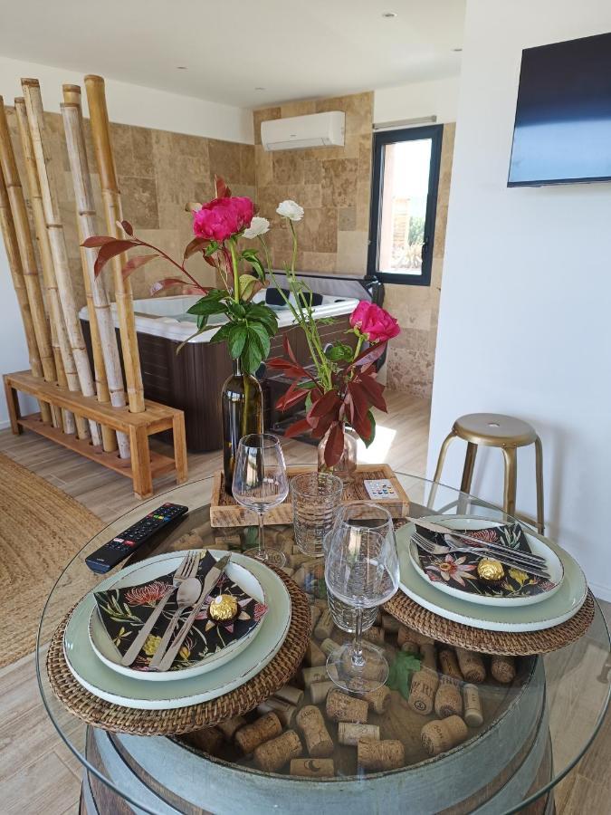 Le Pavillon Des Pivoines Bed & Breakfast อิแยร์ ภายนอก รูปภาพ